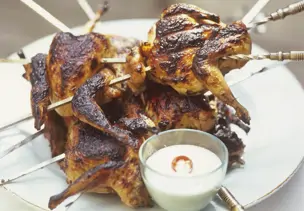 Gegrillte Wachteln mit Sesamcreme-Zitronen-Soße