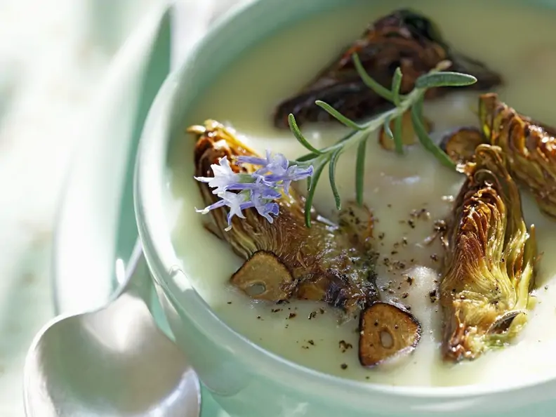 Suppe aus Artischocken