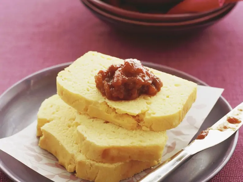 Maisbrot mit Tomatenchutney