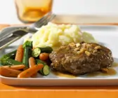 Hacksteak mit Gemüse und Püree