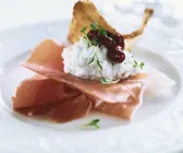 Schinken mit Cottage Cheese und Preiselbeeren