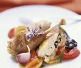 Gebratenes Perlhuhn mit Oliven-Weißbrot-Füllung