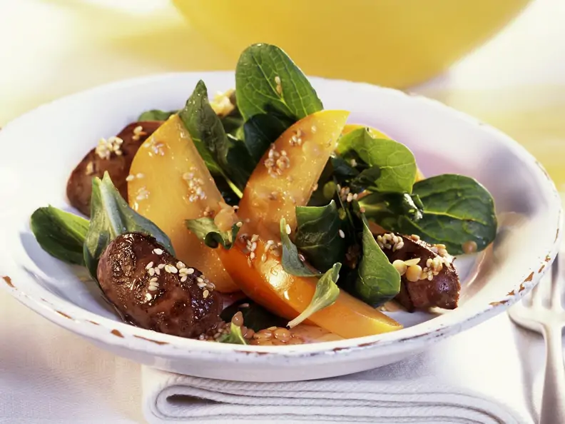 Entenleber mit fruchtigen Rapunzelsalat