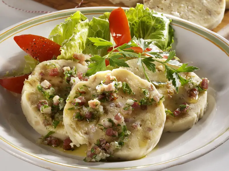 Böhmische Knödel mit Speck-Petersilien-Butter