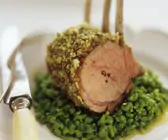 Lammkarree mit Erbsen