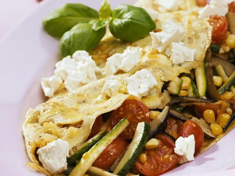 Omelett mit Feta und Gemüse