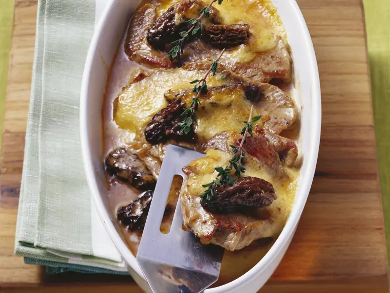 Gratiniertes Kalbsfilet mit sahniger Morchelsoße