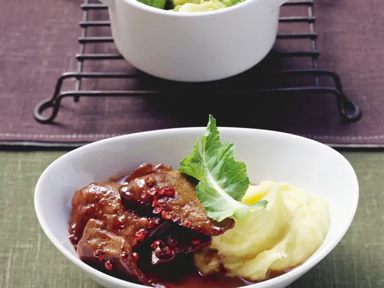 Kalbsleber mit pinkem Pfeffer und Romanesco