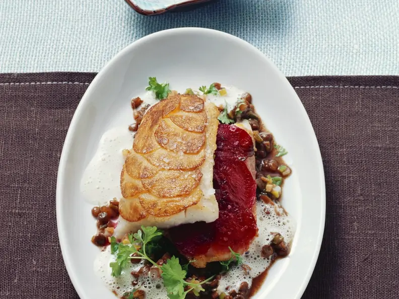 Zanderfilet mit Kartoffel- oder Rote-Bete-Haube