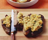 Gebratenes Entrecote mit Zwiebelhaube