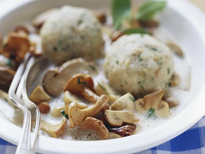 Semmelknödel mit Schwammerlsoße