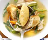 Brühe mit Hähnchen