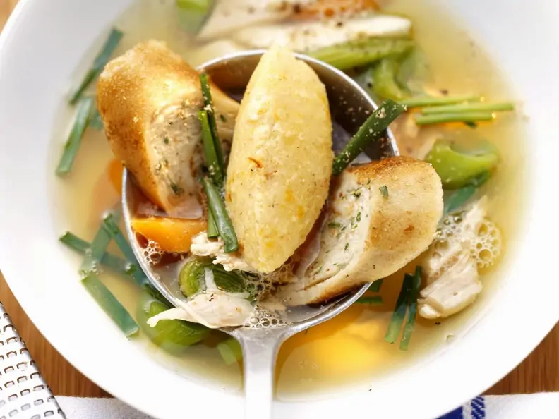 Brühe mit Hähnchen
