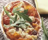 Nudelgratin mit Gemüse, Wurst und Schafskäse