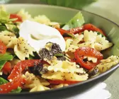 Pasta mit Mohn und Gemüse