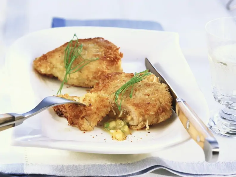 Schnitzel mit Kokospanade und Mangofüllung