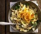 Spätzle mit Champignons und Zwiebeln