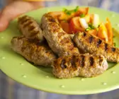 Gegrillte Hackklößchen auf bulgarische Art