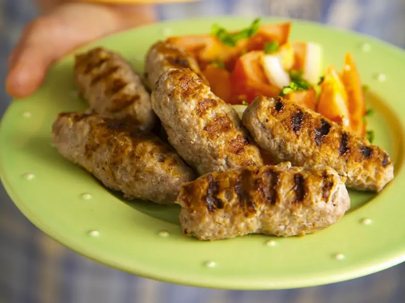 Gegrillte Hackklößchen auf bulgarische Art