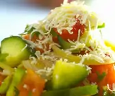 Gemüsesalat mit Feta auf bulgarische Art
