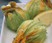 Zucchiniblüten mit Füllung