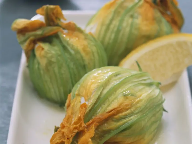 Zucchiniblüten mit Füllung