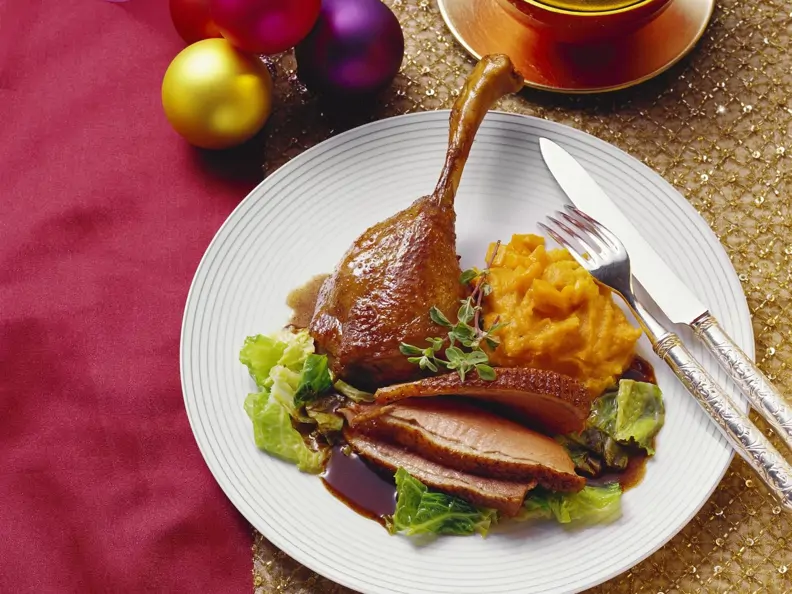 Gänsekeulen mit Kürbispüree und Wirsinggemüse
