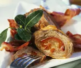 Rinderroulade mit Zwiebel-Paprika-Füllung und Bacon