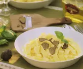 Bandnudeln mit schwarzem Trüffel
