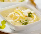 Zitronige Suppe mit Reis