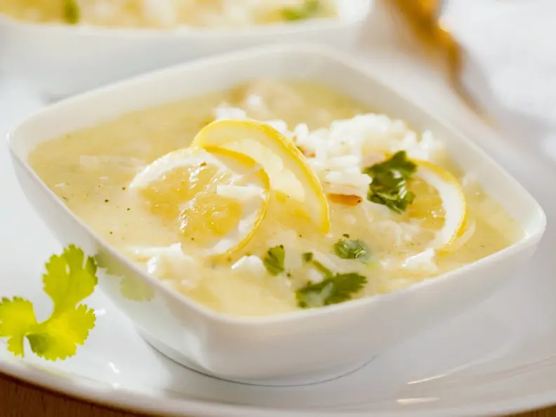 Zitronige Suppe mit Reis