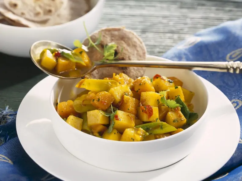 Kürbiscurry mit Steckrübe und Fladenbrot