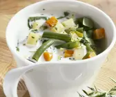 Bohnen-Gemüsesuppe mit Rahm