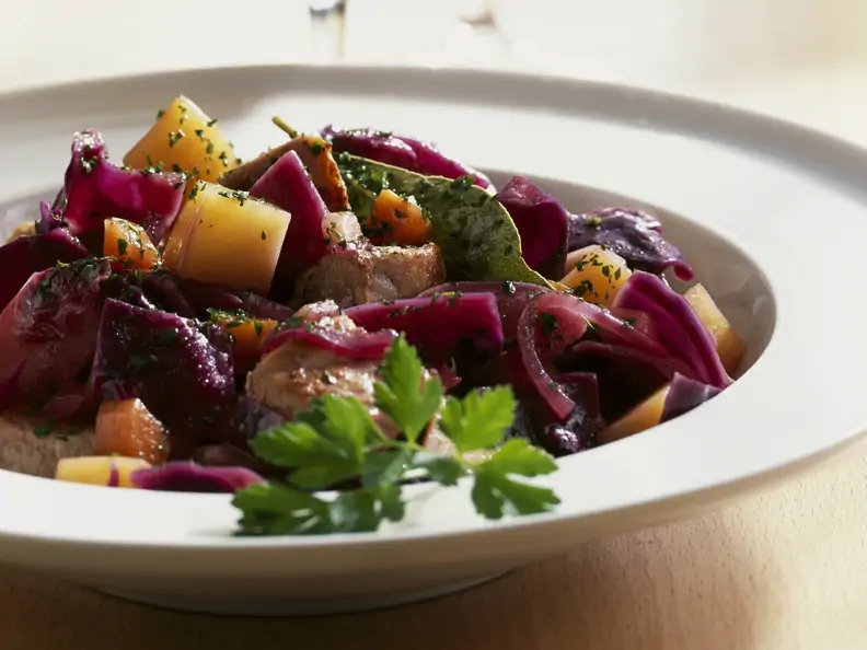 Rotkrauteintopf mit Schweinefleisch