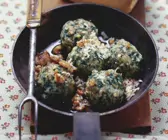 Spinatknödel mit Walnüssen