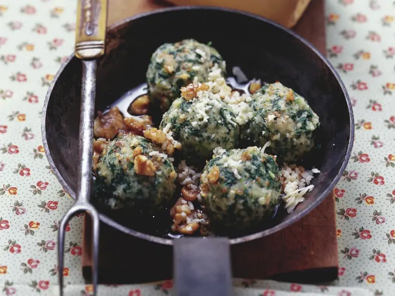 Spinatknödel mit Walnüssen