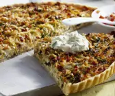 Wirsing-Tarte mit Kressejoghurt