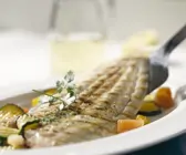 Seezunge vom Grill mit Zucchini und Tomaten