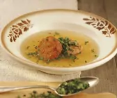 Brennnesselbrühe mit Käsetalern (Kaspressknödel)