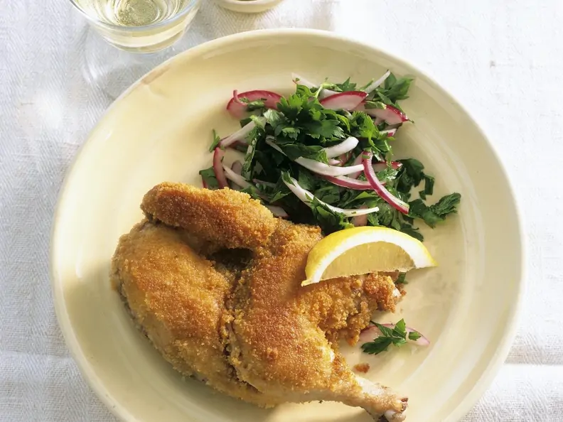 Knuspriges Stubenküken mit Petersiliensalat