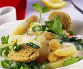 Frühlingshaftes Gemüse mit Grünkernbällchen