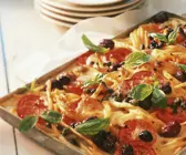 Nudelgratin in Pizza-Stil