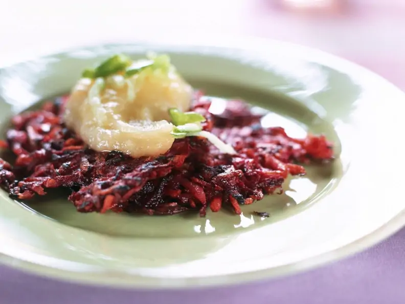 Rote-Bete-Reibekuchen mit Apfelmus