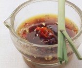 Würzige Grillsoße (Sojasoße, Honig, Sesamöl und Ingwer)