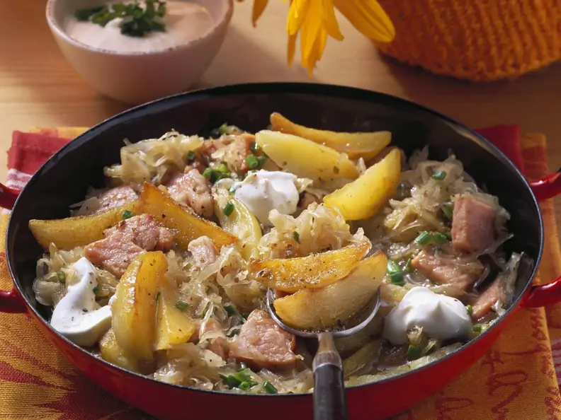 Kartoffel-Sauerkraut-Pfanne mit Kassler