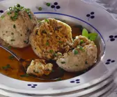 Suppe mit Leberknödeln