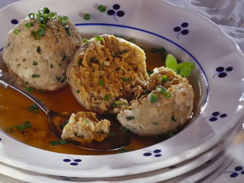 Suppe mit Leberknödeln