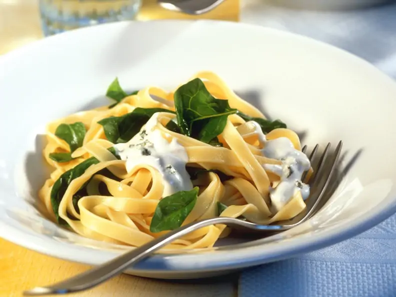Nudeln mit Spinat und Roquefort