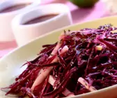 Rotkohlsalat mit Apfel