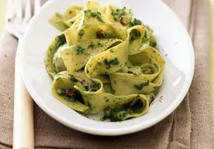 Nudeln mit Bärlauchpesto